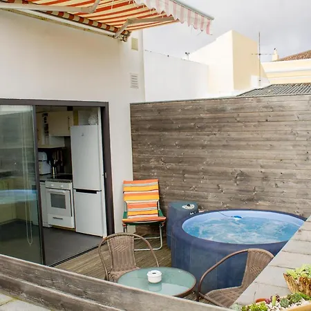 Apartment Marketplace 1 *