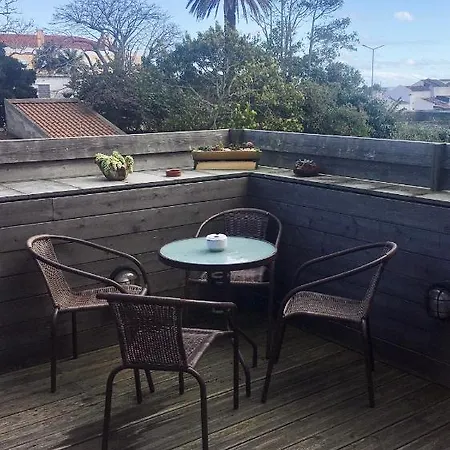 Apartment Marketplace 1 *